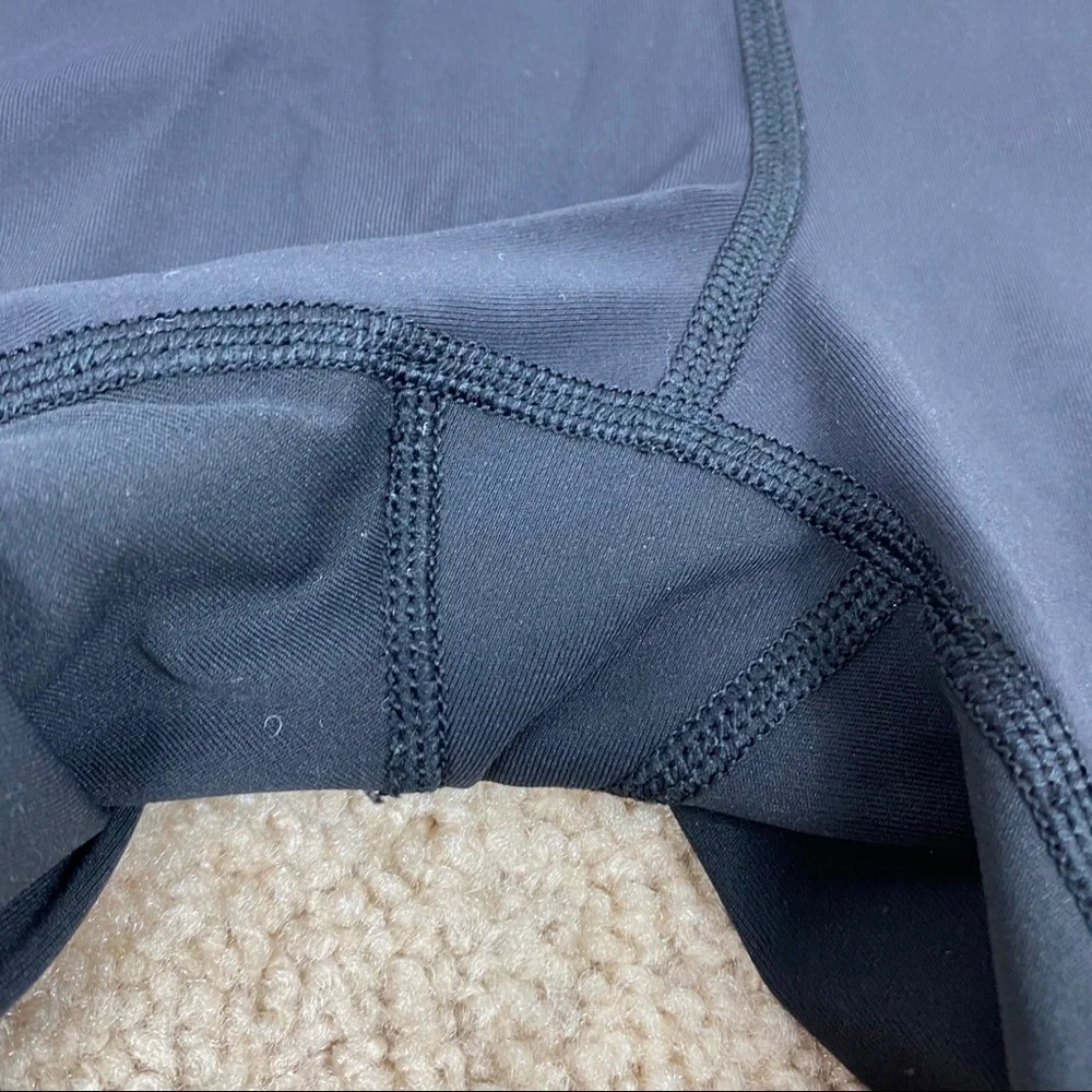 Lululemon Black Crop Capri Athletic Leggings Women Size 6
